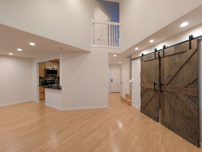 Building Photo - Amazing, gorgeous, end unit with huge yard...