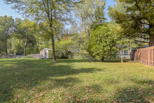 Building Photo - 2324 W 79th Terrace