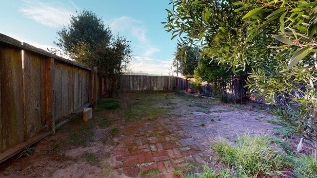 Building Photo - Flexible 4BD/3BA Home w/ Bonus Private Suite – Steps to Taraval Shops