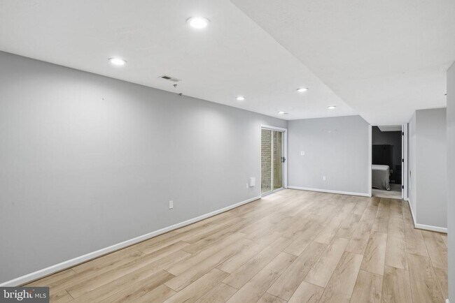 Building Photo - 5710 Ridgedale Dr