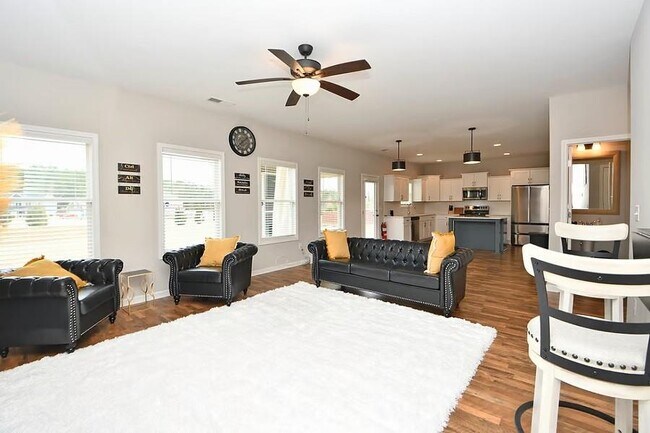 Building Photo - 208 Arrowwood Dr