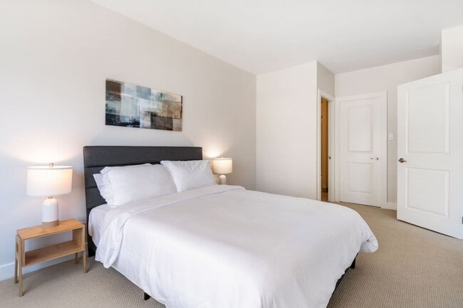 Building Photo - 899 Pine St