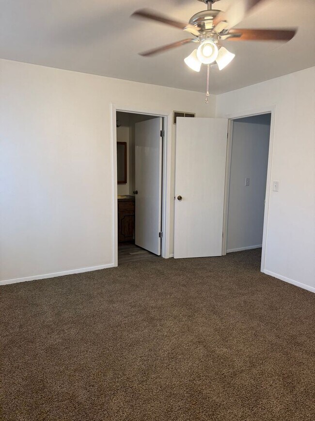 Building Photo - 913 Belle Valley Dr