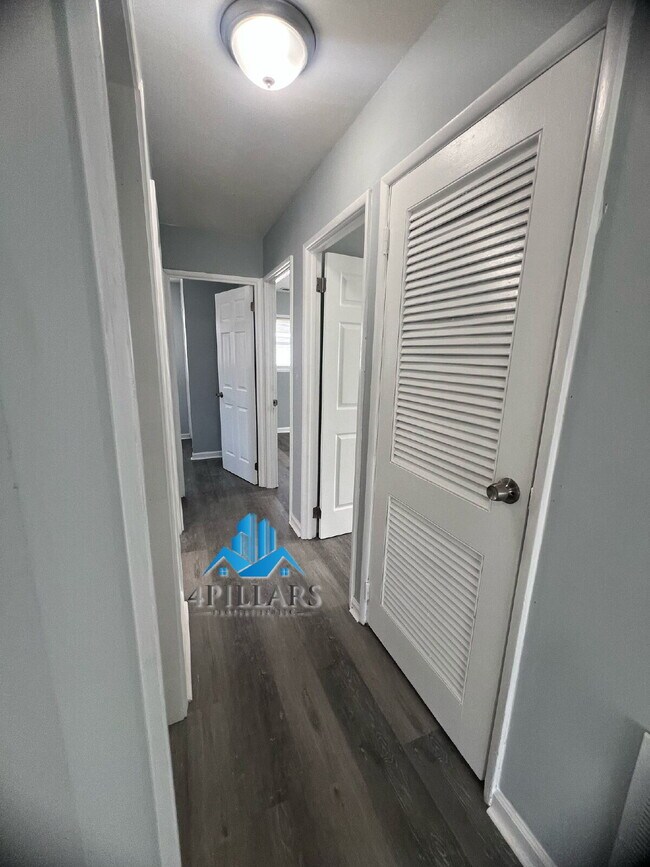 Building Photo - "Beautiful 3-Bedroom Home with Ample Storage in Hammond, IN!"