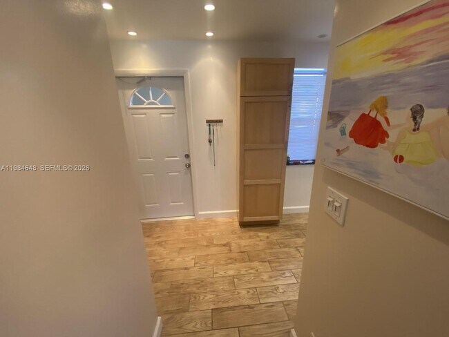 Building Photo - 200 NE 14th Ave