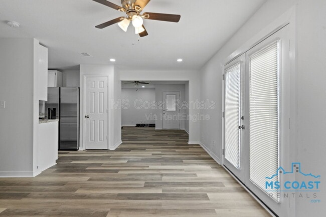 Building Photo - 340 Hiller Dr