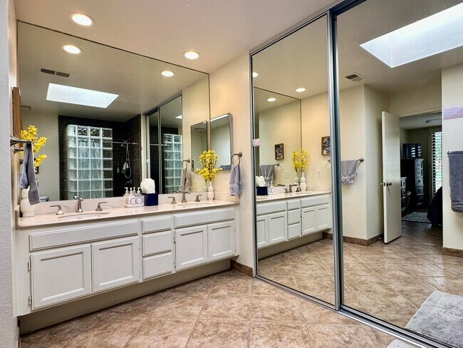 Building Photo - 430 Sierra Madre S