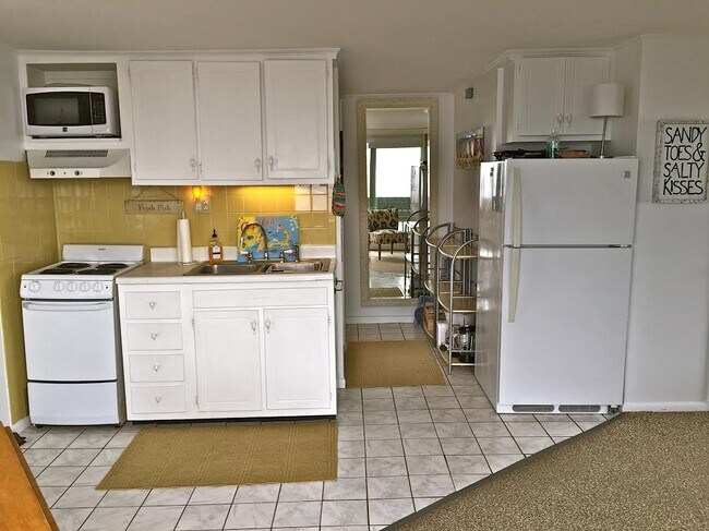 KITCHEN - 21 Hawes Ave