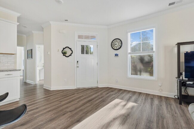 Building Photo - 3 bedroom 2.5 Townhouse with Office in Lak...