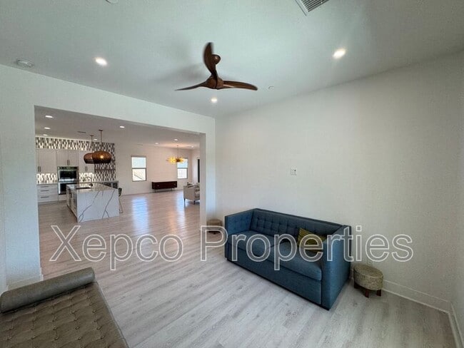 Building Photo - 74635 Tesla Dr