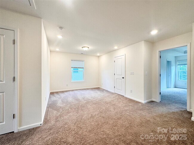 Building Photo - 2743 Yeager Dr NW