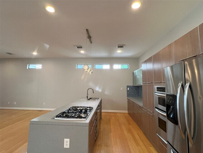 Building Photo - 2314 Camden Dr