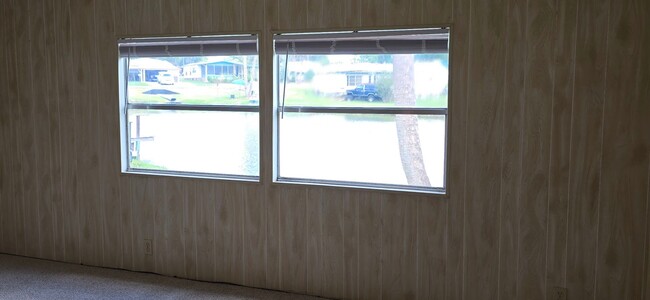 Building Photo - 2 bed 2 baths with carport