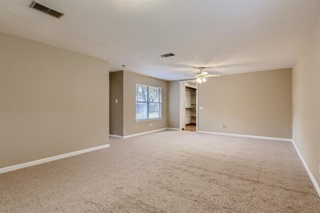 Building Photo - 6811 Hitching Post Cir