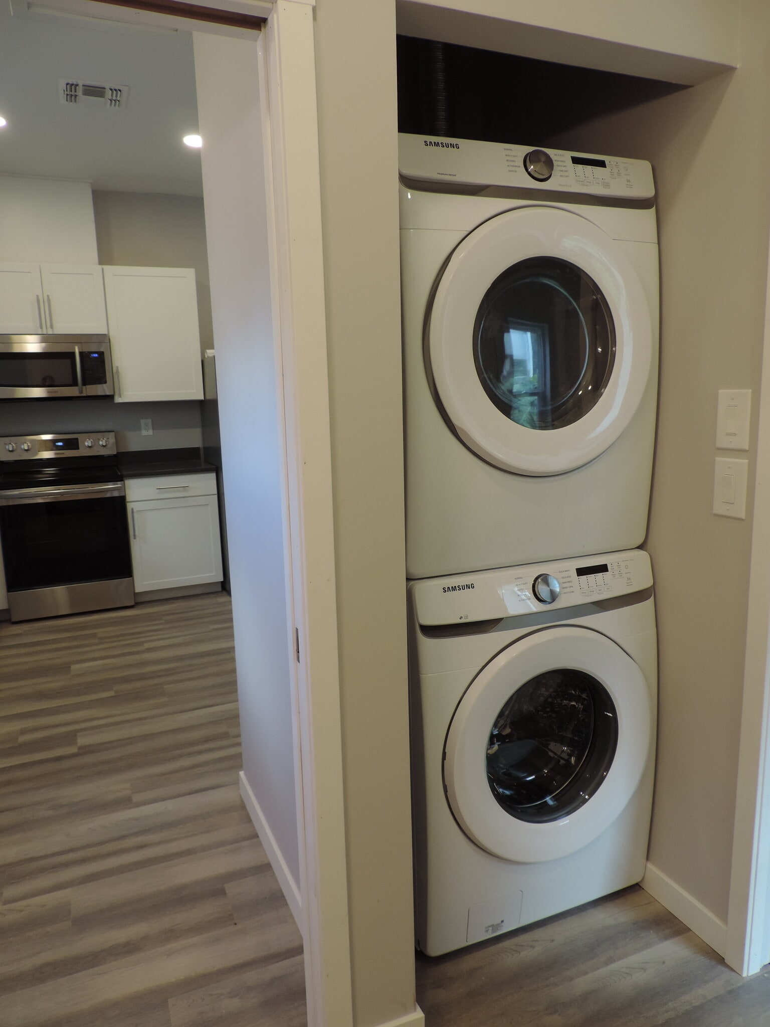 Building Photo - 2704 E Washington St