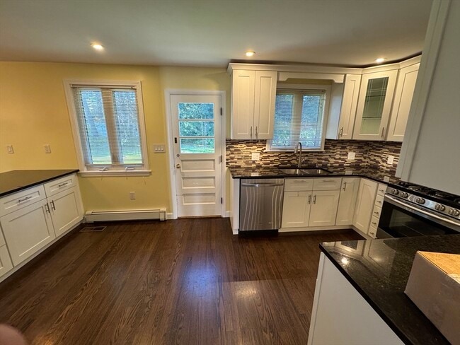 Building Photo - 793 Dedham St