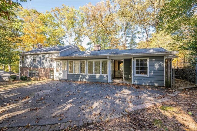 Building Photo - 6640 Williamson Dr NE