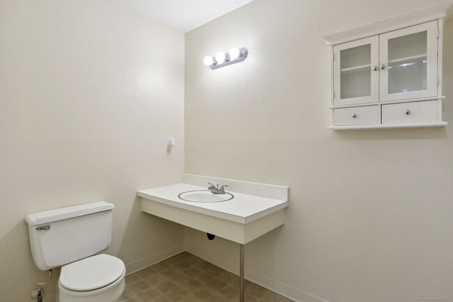 Building Photo - 2118 Cromwell Hills Dr