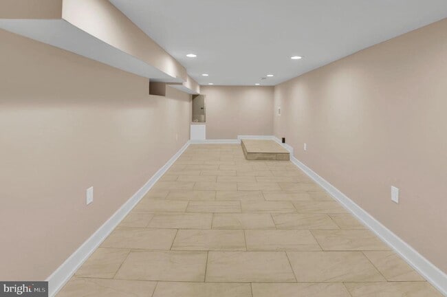 Building Photo - 274 S Alden St