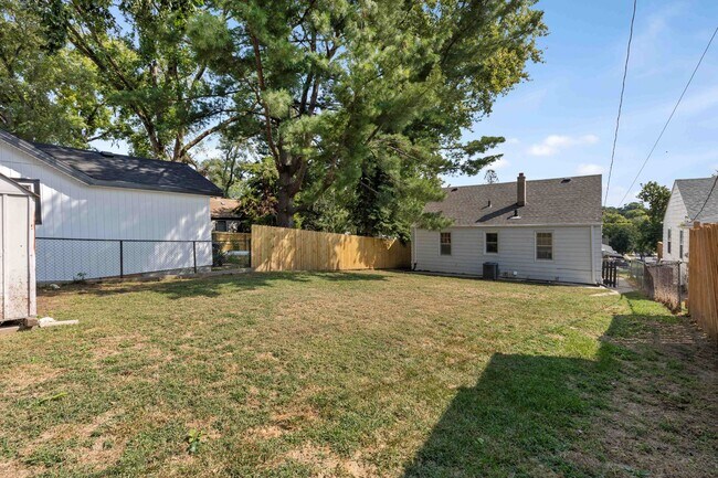 Building Photo - Benson Beauty!