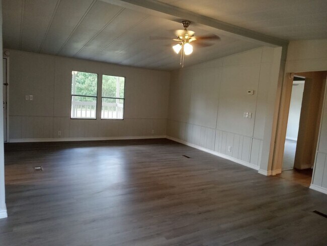 Building Photo - Cozy Roy Harris Loop mobile home