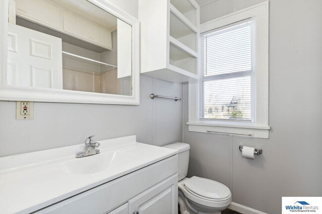 Building Photo - 2 bedroom 1 bath home