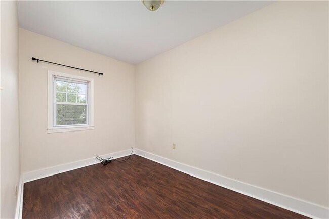 Building Photo - 318 Sprott Way