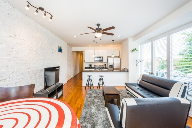 Building Photo - 600 S Linwood Ave