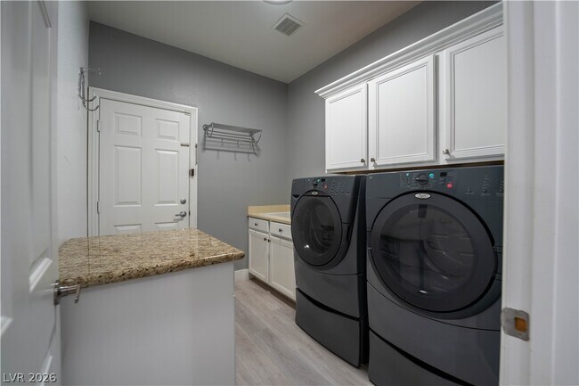 Building Photo - 4875 Impressario Ct