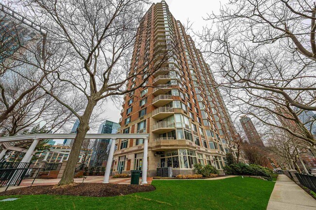 Building Photo - 20 2nd St