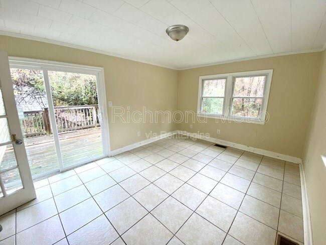 Building Photo - 208 Algiers Dr