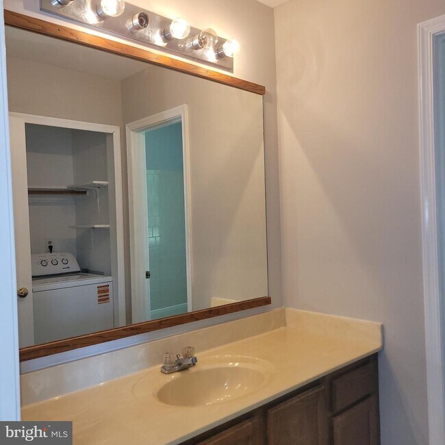 Building Photo - 733 Orley Pl