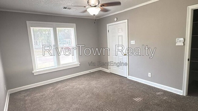 Building Photo - 3588 Bowen Ave