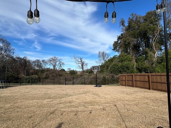 Building Photo - Available July 1, 2026!