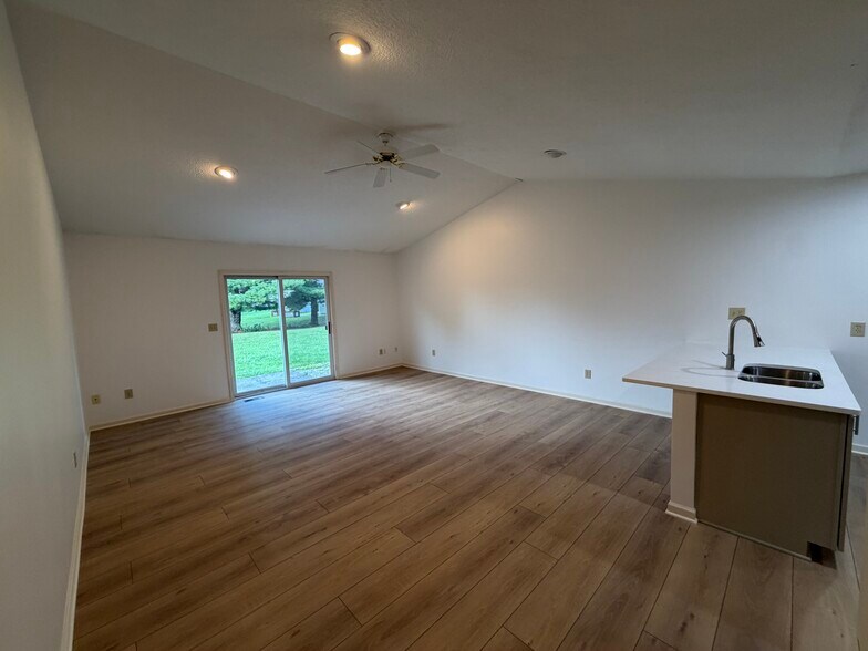 Building Photo - 3407 Dotwood St NW