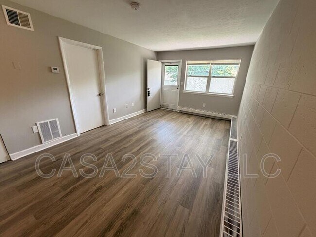 Building Photo - 2121 St Johns Pl