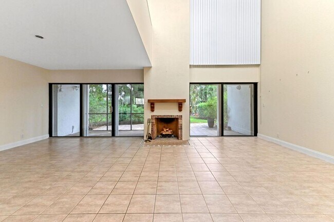 Building Photo - 1900 Presidential Way