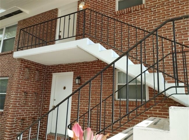 Building Photo - 5511 Playa Way