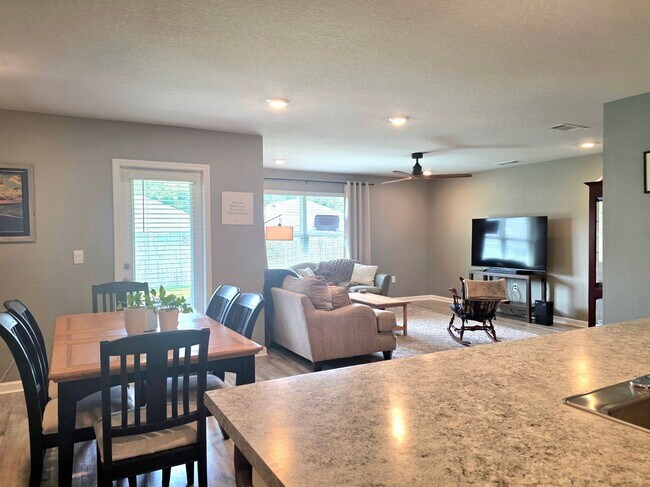 Building Photo - 4375 White Cedar Ct