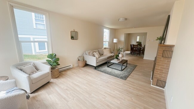 Building Photo - PRELEASING FOR LATE AUGUST: Classic 5bdrm/2 bath High St house with parking!