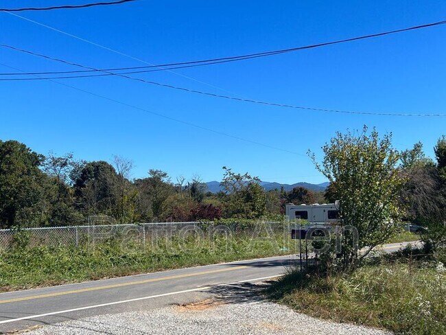 Building Photo - 120 Cedar Hill Rd