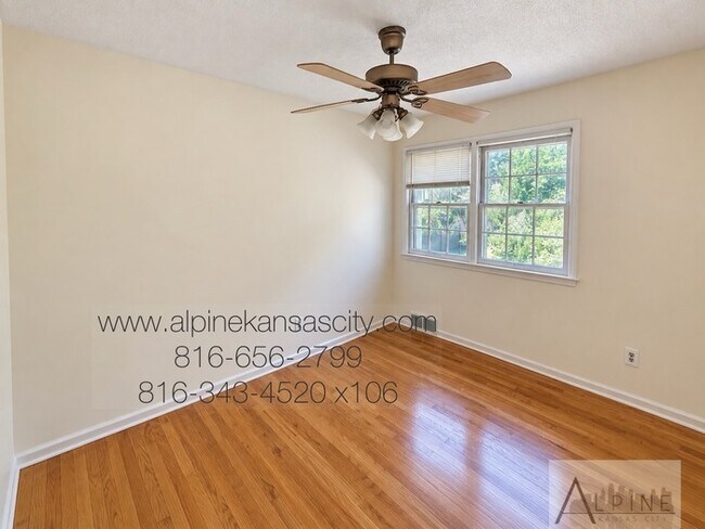 Building Photo - Beautiful Split Level, 5 TRUE Bedrooms!