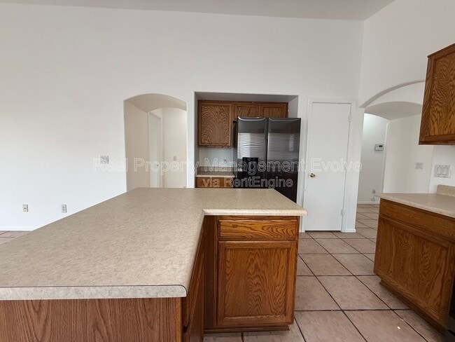 Building Photo - 11915 W Rosewood Dr