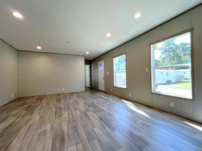 Primary Photo - 3110 Victory Dr