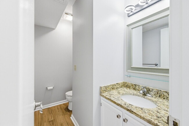 Building Photo - 3-Bedroom Townhouse with Yard & Privacy in Harrisonburg