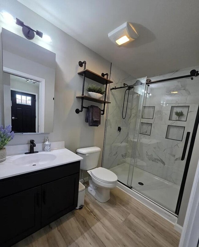 Building Photo - 2114 Pine View Dr