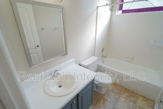 Building Photo - 1908 Wagon Wheel Cir E