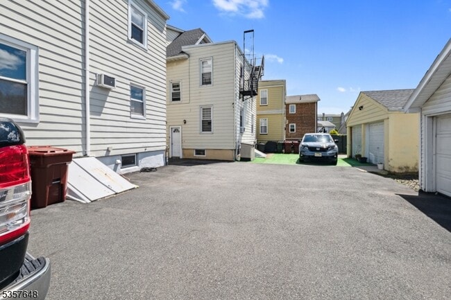 Building Photo - 151 Harrison St