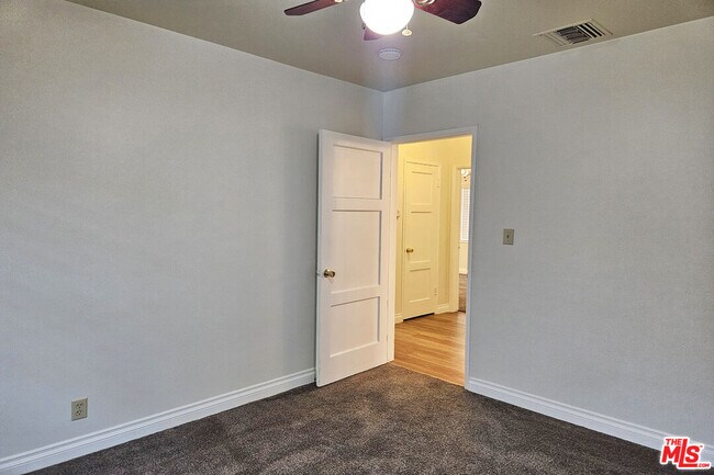 Building Photo - 9966 Glencrest Cir