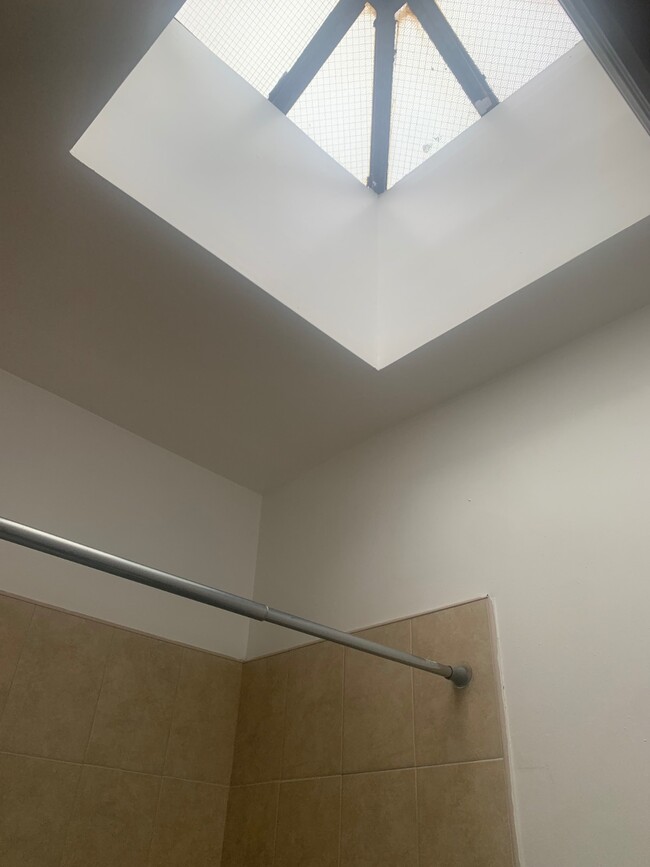 Building Photo - 463 Van Buren St